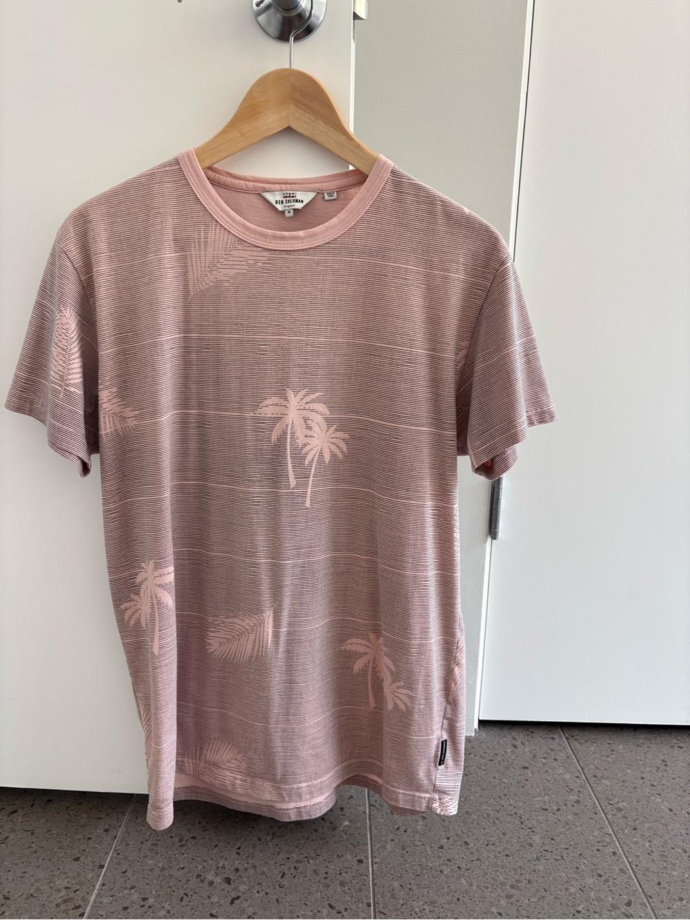 Ben Sherman Men’s Soft Pink Palm-Print Crew Neck Tee